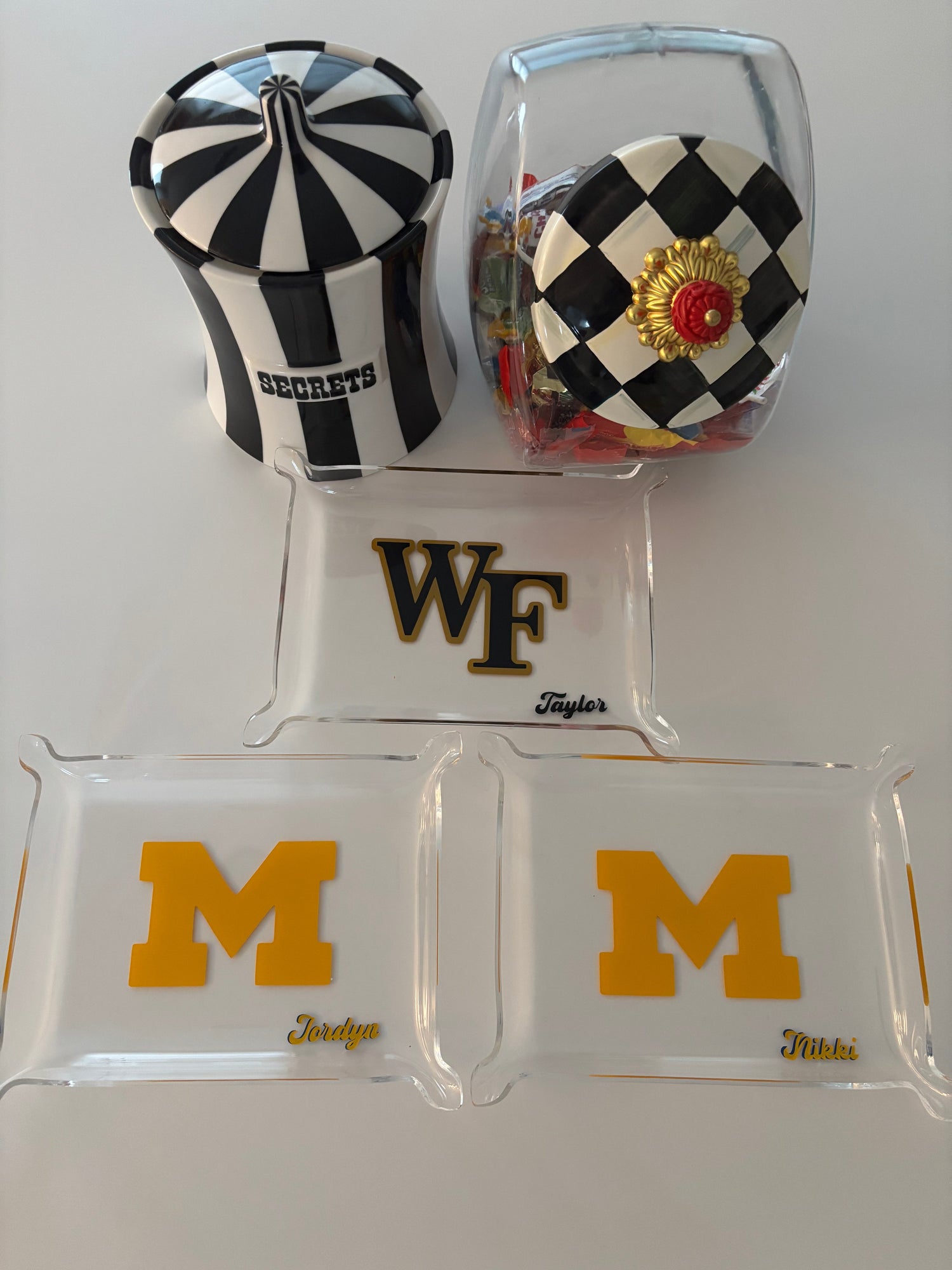 PERSONALIZED COLLEGE ITEMS