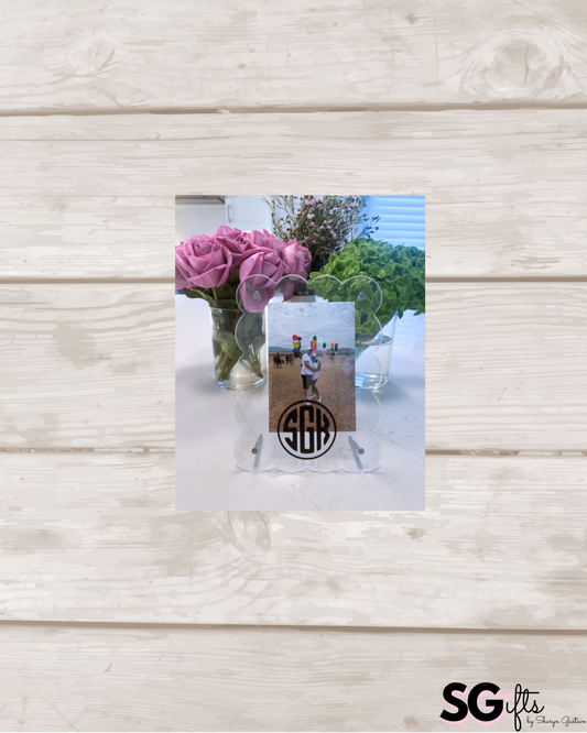 Personalized acrylic scalloped frame - 6" x 8"
