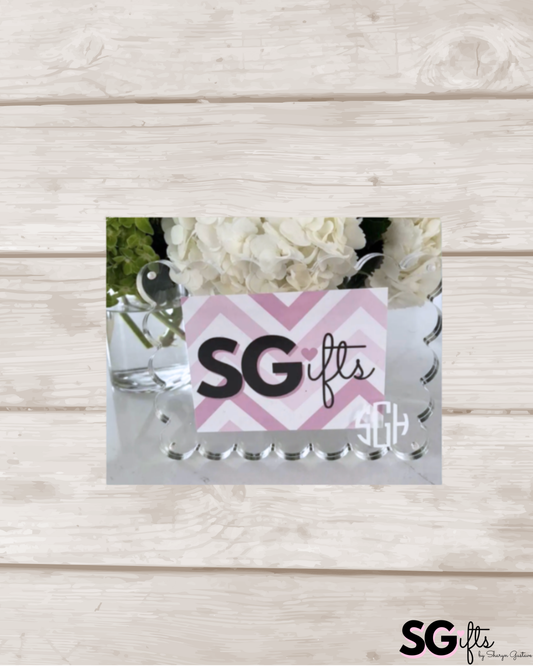 Personalized thick acrylic magnetic scalloped frame - 5" x 7"