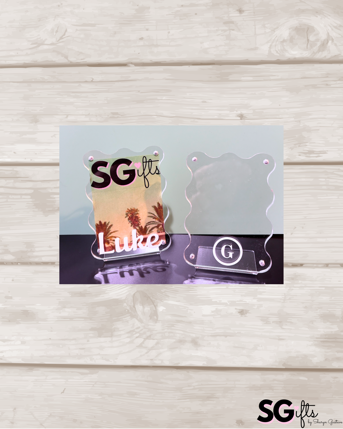 Personalized acrylic magnetic scalloped frame - 2" x 3"