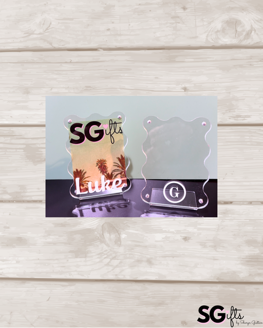 Personalized acrylic magnetic scalloped frame - 2" x 3"