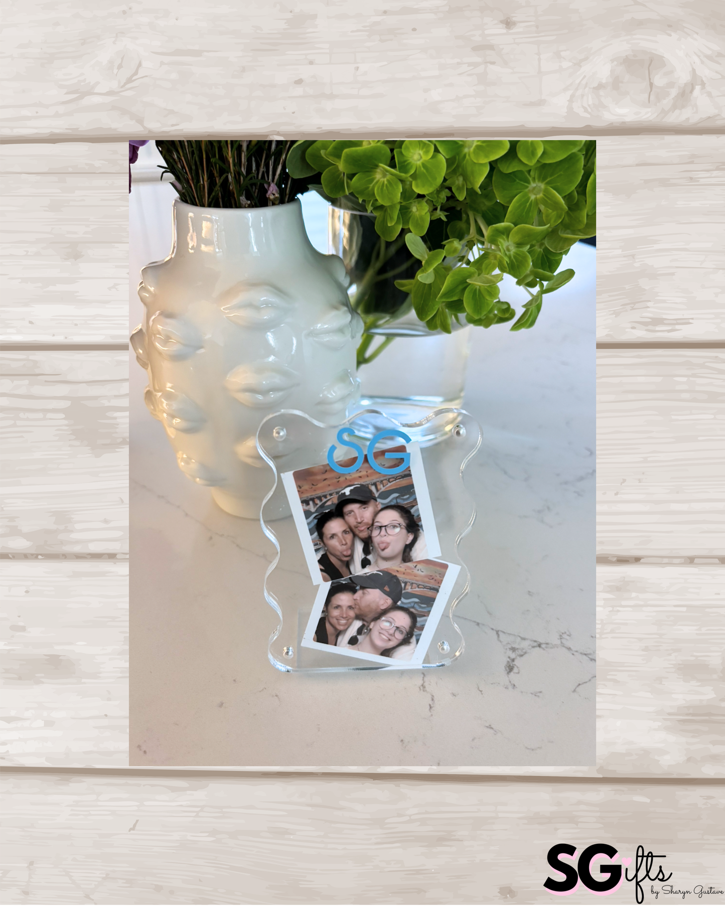 Personalized acrylic magnetic scalloped frame - 2" x 3"