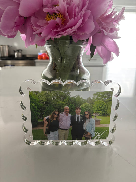 Personalized 5" x 7" clear thick scalloped edge acrylic magnetic frame- 1 letter elegant monogram