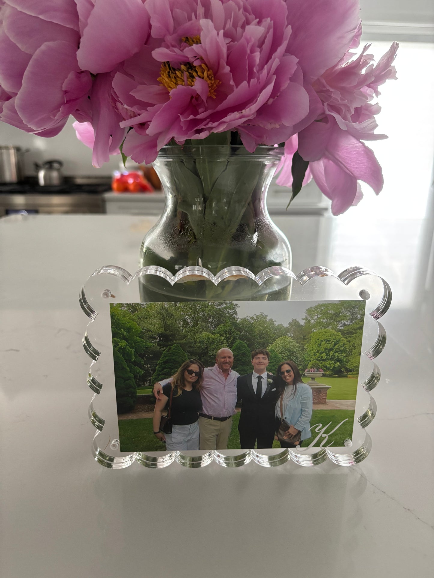 Personalized 5" x 7" clear thick scalloped edge acrylic magnetic frame- 1 letter elegant monogram