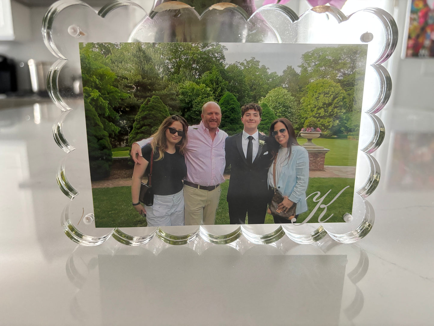 Personalized 5" x 7" clear thick scalloped edge acrylic magnetic frame- 1 letter elegant monogram