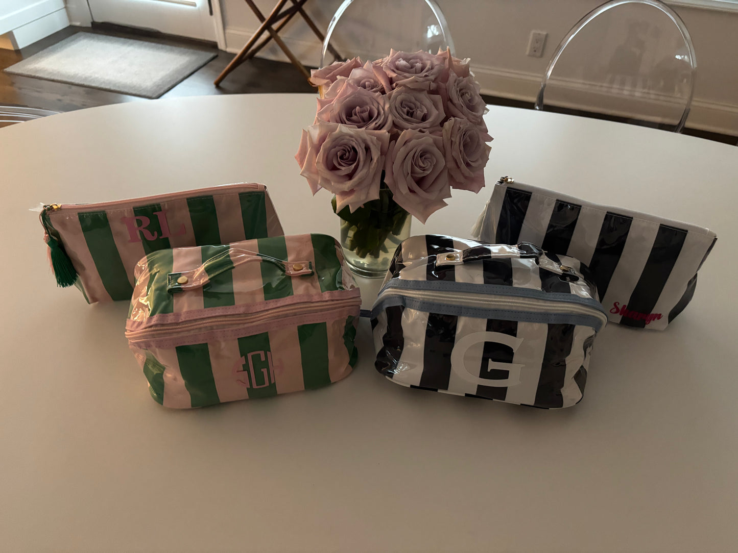 Personalized coated travel makeup bag with 3 compartments - pink/ green