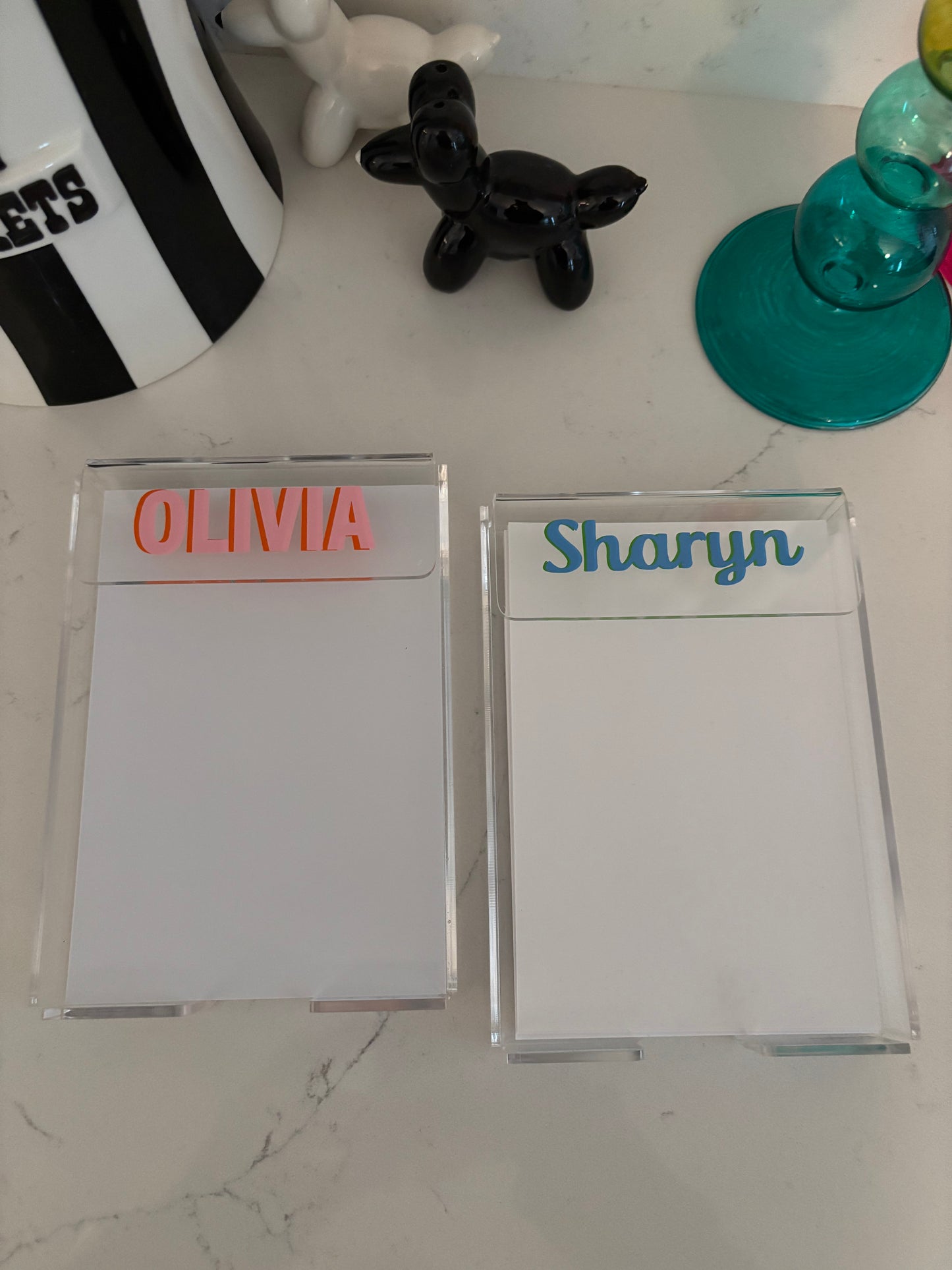 Personalized 4" x 6" acrylic memo holder (paper included) - your name