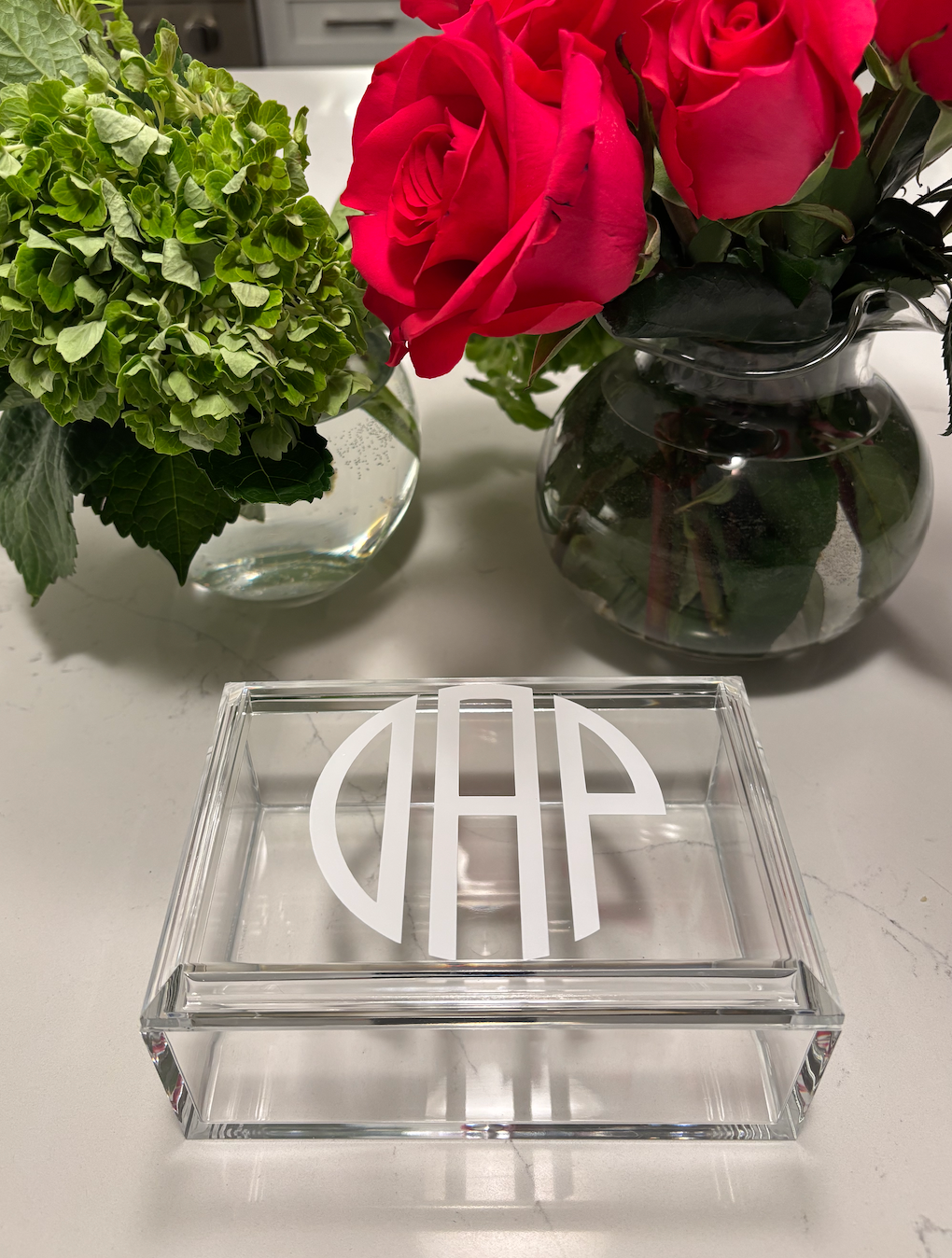 Personalized  4" x 6" clear acrylic keepsake box -modern monogram