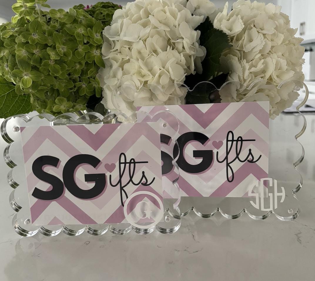 Personalized thick acrylic magnetic scalloped frame - 5" x 7"