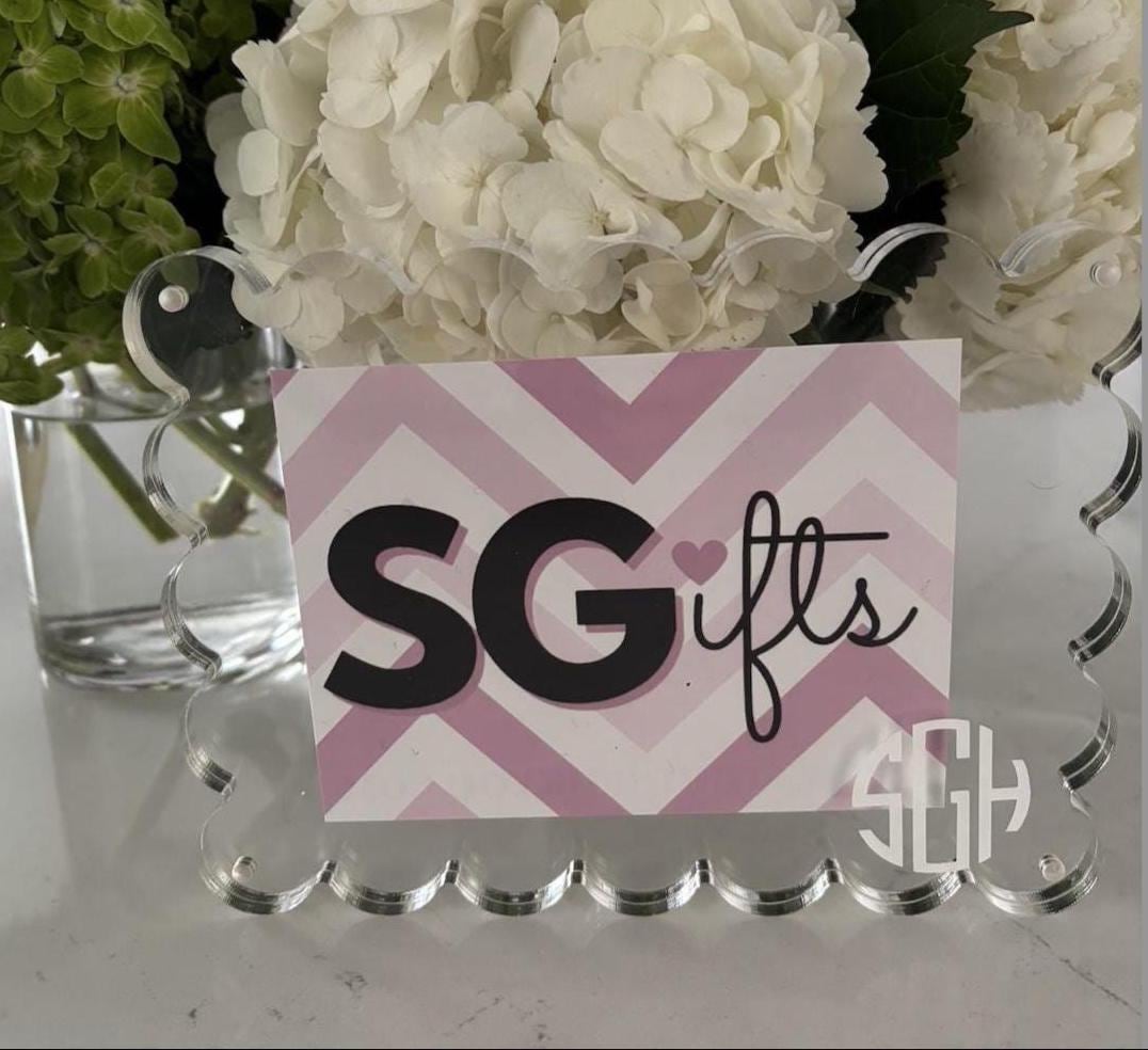 Personalized thick acrylic magnetic scalloped frame - 5" x 7"