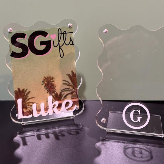 Personalized acrylic magnetic scalloped frame - 2" x 3"